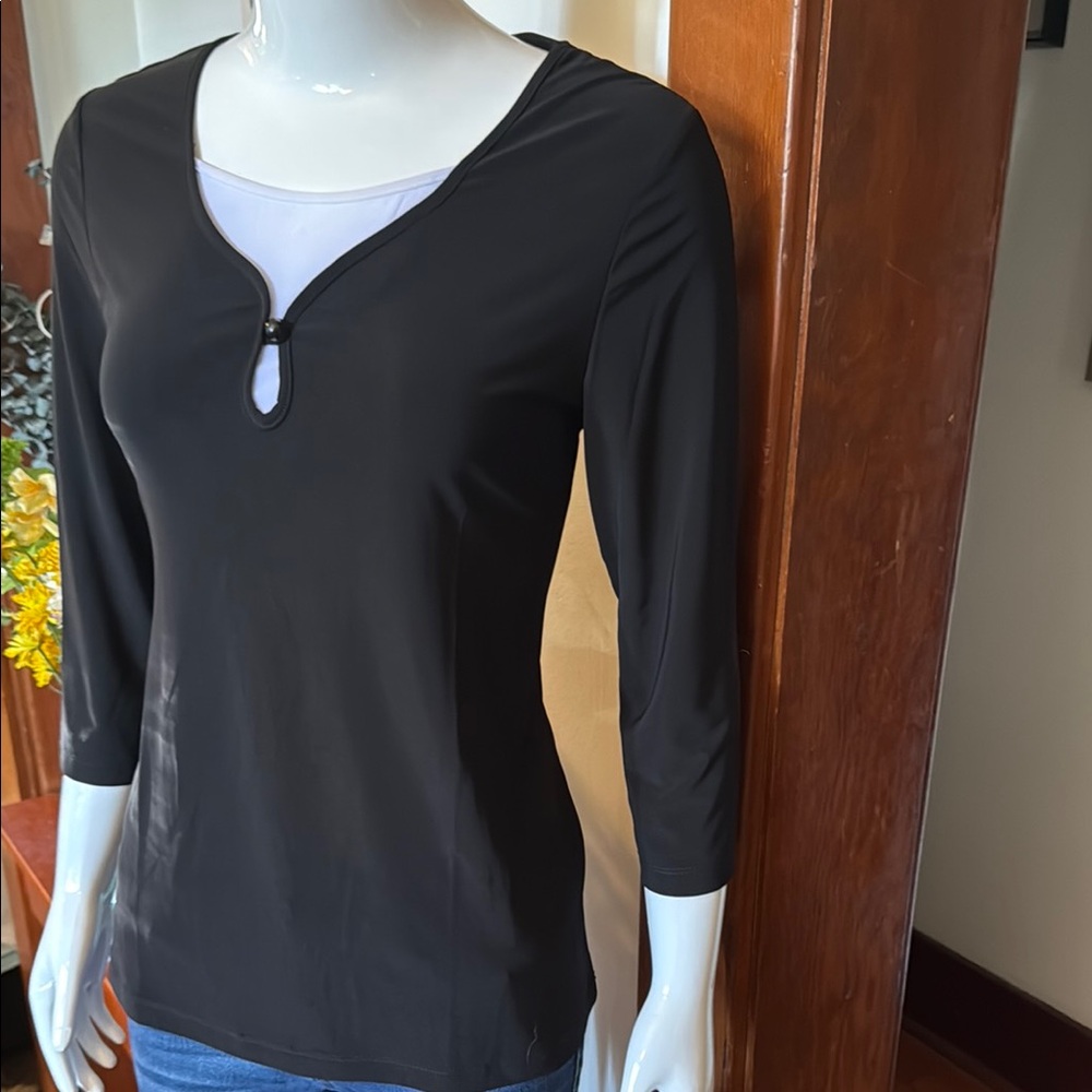 NWT northern reflections size small Black Women's Top with Keyhole, stretchy